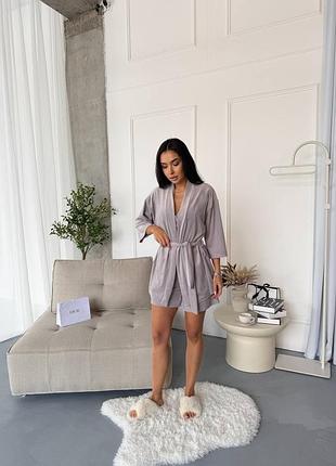 ✔️хит продаж ✔️костюм ✨тройка:
халат, топ, шорти. 10