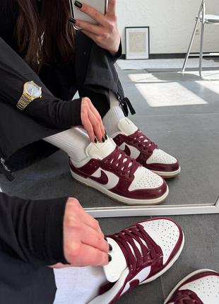 Шкіряні кросівки sb dunk croc burgundy бордові / жіночі кросівки з тисненням рептилія в коробці