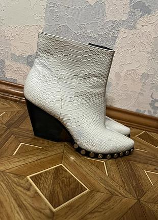 Стильні ботильйони козаки 2