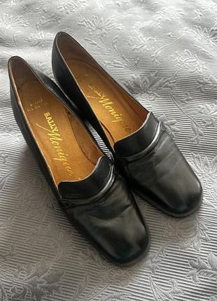Туфлі жіночі стильні  шкіряні р.38 bally