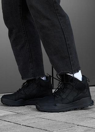 Однотонные зимние кроссовки staff black3