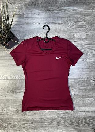 Оригінальна, спортивна жіноча футболка - nike