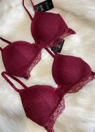 Два бюсти від hunkemoller
