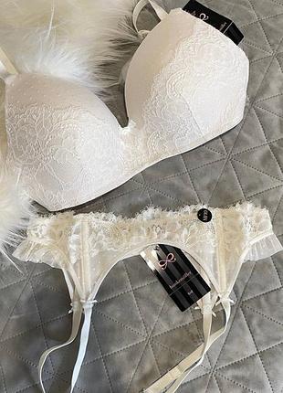 Бюст с поясом для панчох від hunkemoller