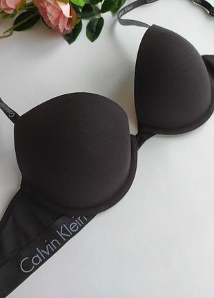 Бюстгалтер из пуш-ап calvin klein, eur 75с 2