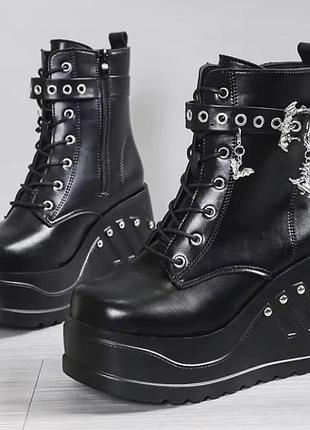 Черевики гранж взуття на масивній платформі dollskill y2k
