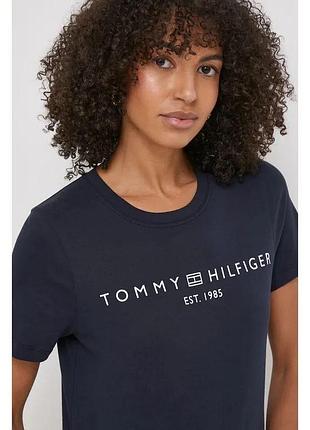 Нова чорна класична чорна жіноча футболка tommy hilfiger із круглим вирізом та фірмовим текстовим логотипом на грудях xl 48-50 🇺🇸
