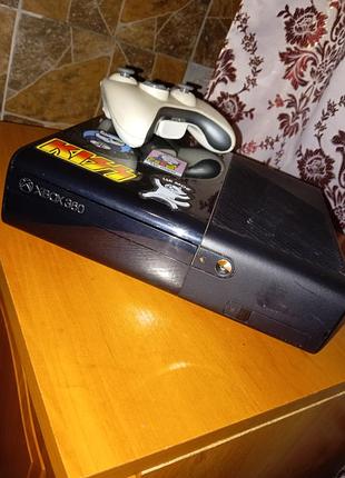 Продам xbox 360e (2013) оболочка аврора, жосткий диск 250 гб, зараз скачано 33 гри, такі як gta 5, rdr1, та багато інших