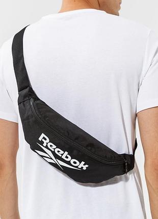 Сумка на пояс reebok — компактна сумка-банан чорного кольору для міста та подорожей