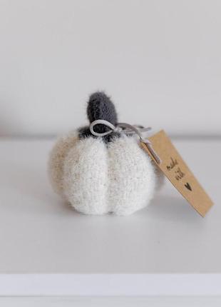 Декоративний виріб pumpkin молочна з сірим хвостиком тм прованс