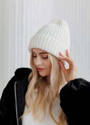 Жіноча в'язана шапка молочна winter mood art knit