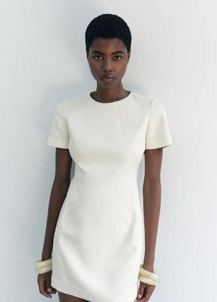 Молочное платье zara в размере s и xs