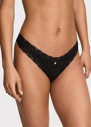 Трусики стрінги cotton lace-waist thong victoria's secret чорні з рожевим l