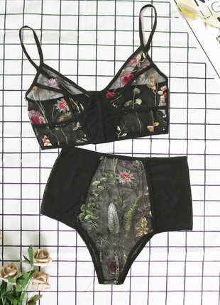 Комплект білизни з вишивкою