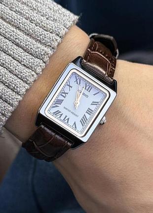 Жіночий годинник casio ltp-v007l-7b2 — класична модель з білим циферблатом та коричневим шкіряним ремінцем 6