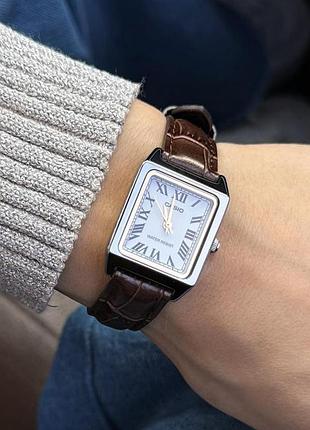 Жіночий годинник casio ltp-v007l-7b2 — класична модель з білим циферблатом та коричневим шкіряним ремінцем 8