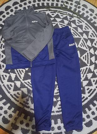 Продам спортивный костюм