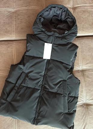 Чоловічий жилет zara з капюшоном, чорний, розмір s