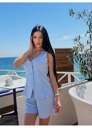Стильний костюм жилет на ґудзиках та шорти. жіночій