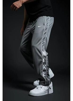Штани чоловічі спортивні плащевка з принтом nike