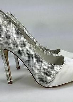 Блестящие белые туфли 40й романтика и красота