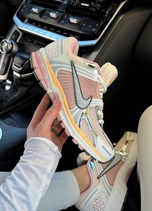 Женские бежевые кроссовки nike zoom vomero 5 sail particle pink х вомеро 41
