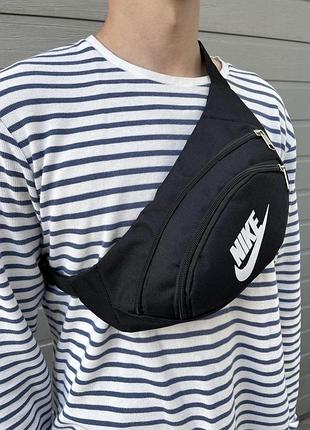 Бананка nike чорна з білим лого #