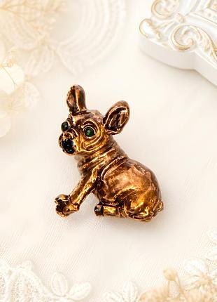 ✨🐶 чарівна мініатюрна брошка «французький бульдог» із зеленими кристалами 💎