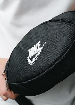 Бананка nike черная с белым лого # 4