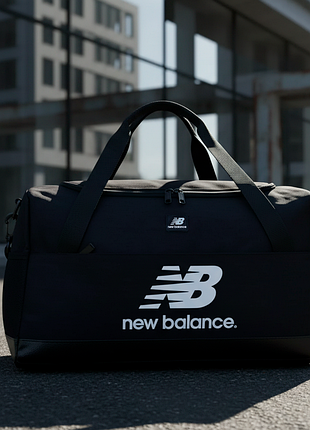 Сумка с большим лого new balance черная