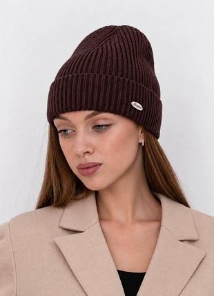 В’язана жіноча базова шапка jacquard коричнева