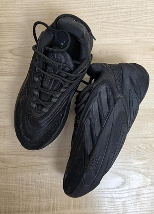 Чорні масивні кросівки унісекс adidas ozelia ,розмір 36