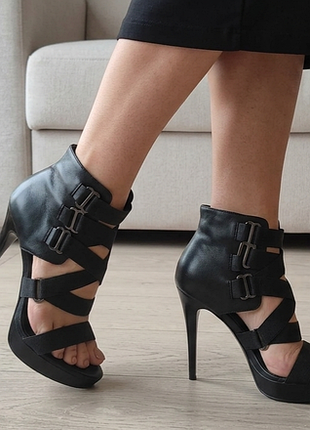 Босоніжки в стилі steve madden