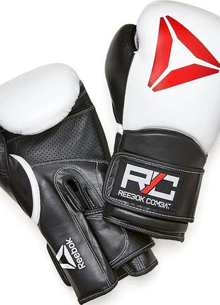 Боксерские перчатки reebok combat leather boxing gloves черный, белый 10 унций (rscb-10010wh-10)