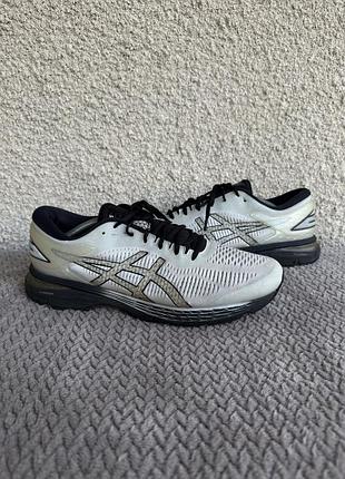 Чоловічі бігові кросівки asics gel kayano 25