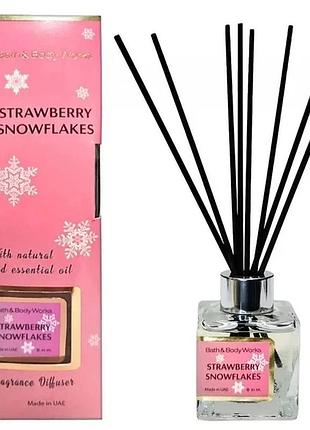 Аромадиффузор bath & body works strawberry snowflakes 85ml