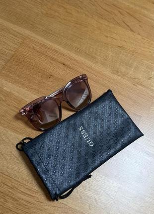 Нові окуляри guess