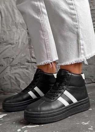 Кроссовки женские высокие черные кожаные на платформе 4.5 см демисезонные