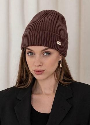 Вязаная женская базовая шапка jacquard светло-коричневая
