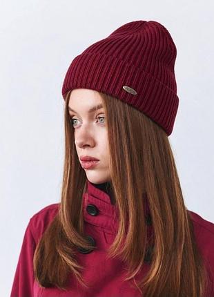 В’язана жіноча шапка jacquard бордова