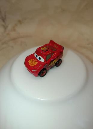 Мини машинка молния маккуин тачки disney pixar mattel