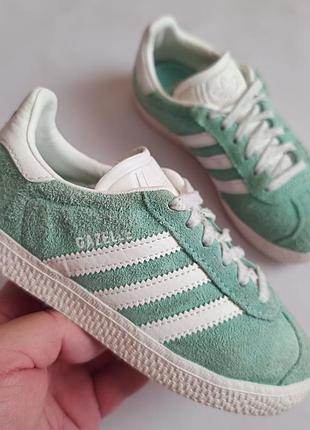Оригинальные adidas gazellle р31 длина стельки по факту 20см
ц499грн