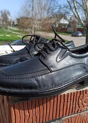 Нові шкіряні туфлі genuine leather