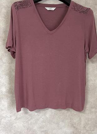 Базова рожева футболка marks & spencer з мереживом, розмір l (dusty pink)