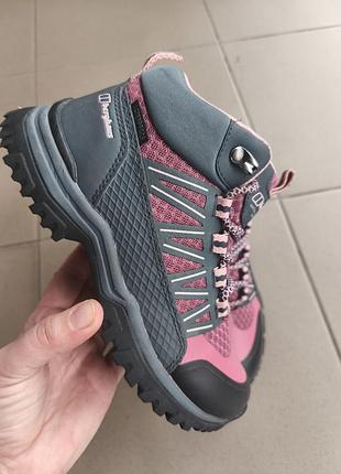 Оригінальні черевики berghaus