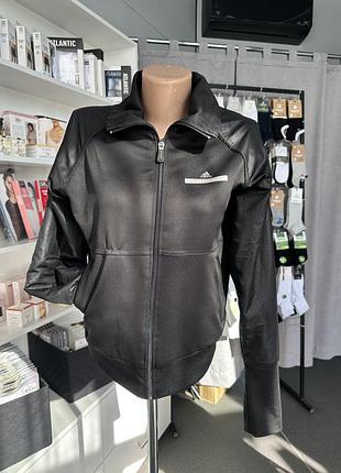 Стильна чорна олімпійка adidas stella mccartney. комбіновані матеріали, облягаючий крій. ідеально для тренувань та повсякдення.