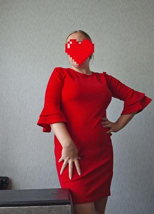 Платье красное