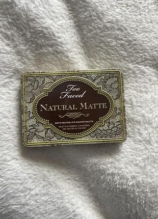 Палетка тіней too faced natural matte у гарному стані