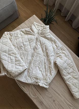 Трендова стьобана бежева куртка zara молочна куртка стьобана актуальна