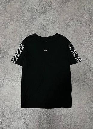 Футболка nike на лампасах xs